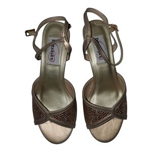 Dyeables Dre Strap heels sandals champagne gold sz 6 D